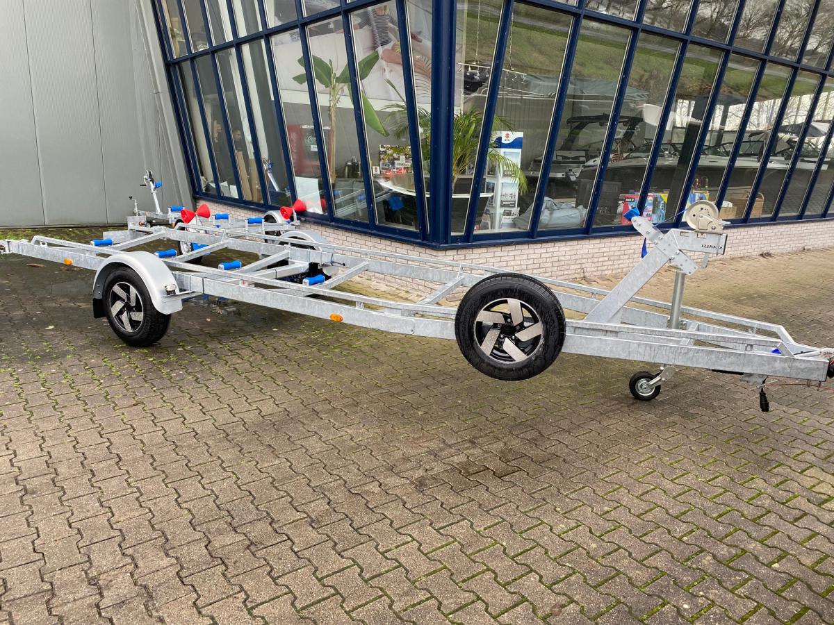 Vlemmix Trailers 1350, 1500, 1800, 2700, 3000 en 3500kg zu verkaufen