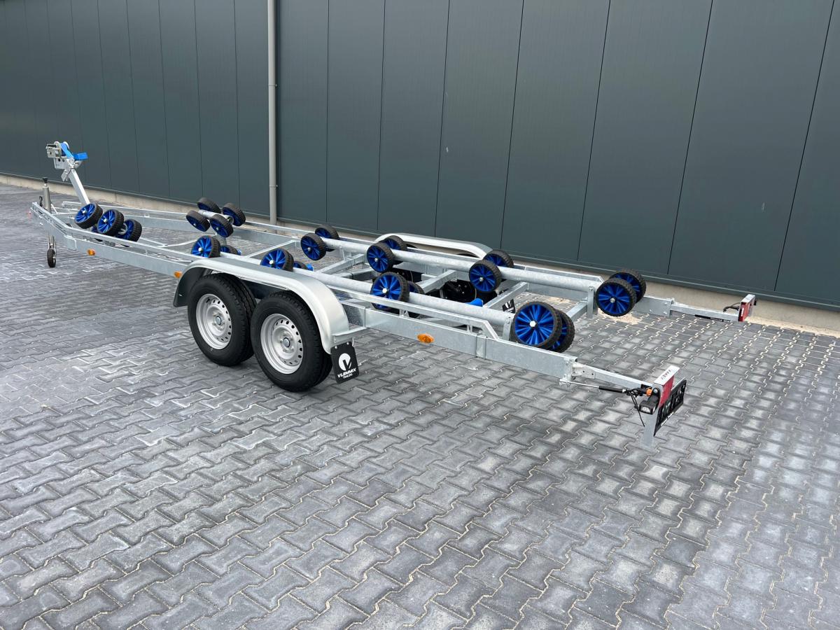 Vlemmix Boottrailers K 3500 kg.  FLEX ROLL met wegklapbare LED verlichting For sale